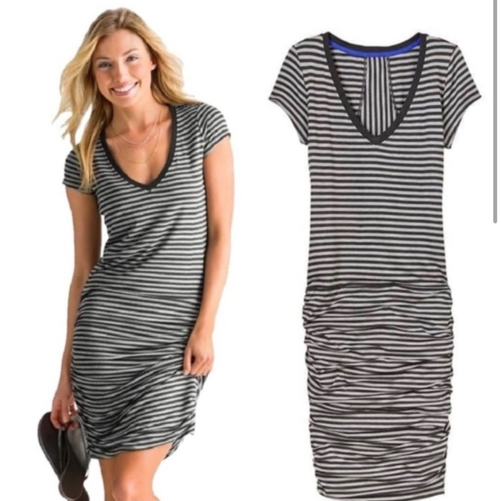 Athleta Ruched Gray and Black Short Sleeve Dress